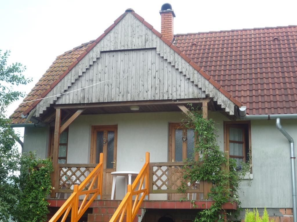 Hoffmann Vendeghaz Daire Nagyrákos Oda fotoğraf